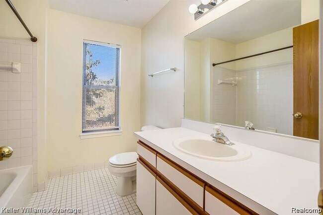 Building Photo - 42672 Lilley Pointe Dr