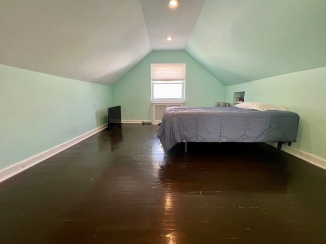 Building Photo - Gorgeous 5-Bedroom Single Family Home in Upper Darby! Available NOW!