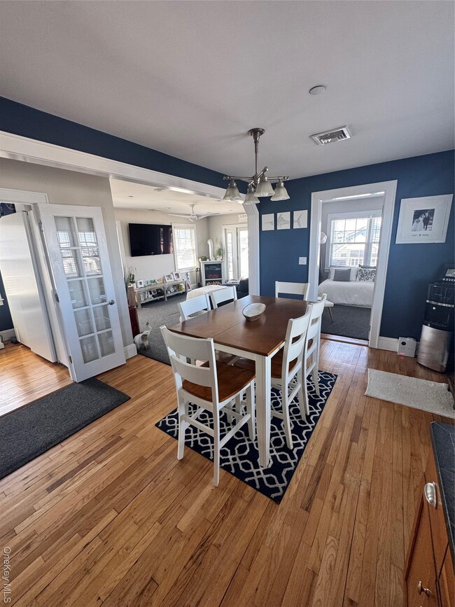 Building Photo - 102 Florida St