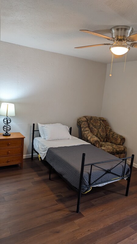 Building Photo - 1004 NE 28th St