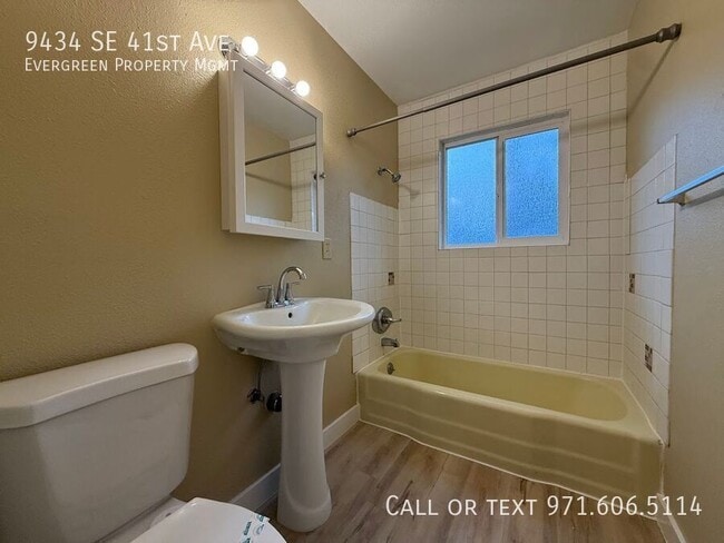 Building Photo - 9434 SE 41st Ave