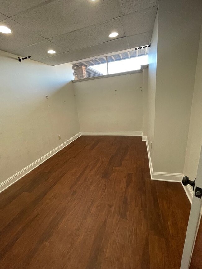 Building Photo - Gorgeous Commercial Unit off of North Market!