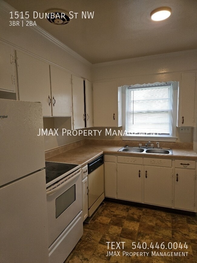 Building Photo - 1515 Dunbar St NW