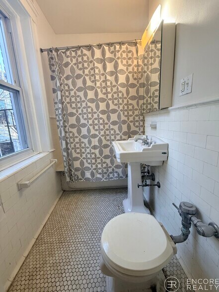 Building Photo - 11 Gray St