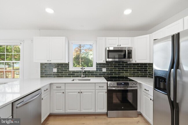 Building Photo - 218 Holly Ave