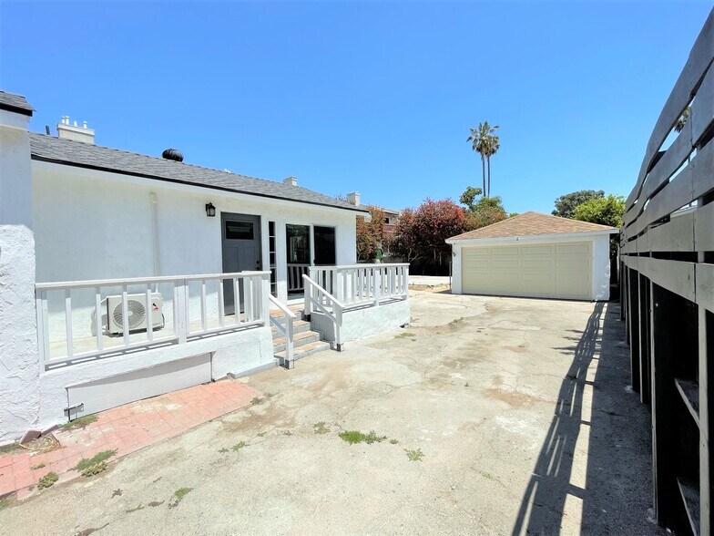 Building Photo - 8650 Orion Ave