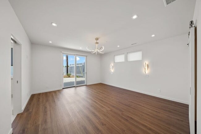 Building Photo - 101 Vía Colusa