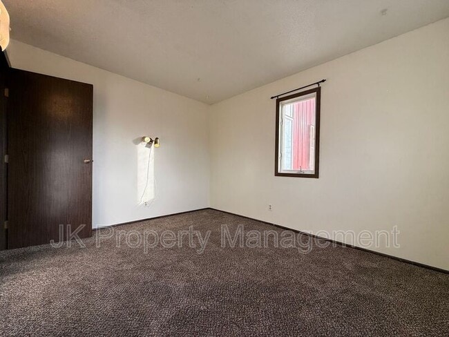 Building Photo - 2300 14th Ave S