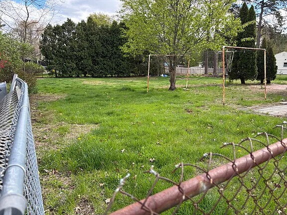 Building Photo - Amazing 3 bedroom, 1 bathroom house in Southampton.