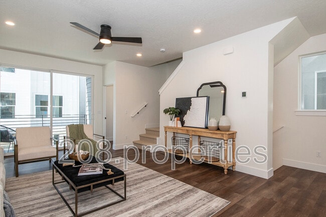 Building Photo - 479 E Violets Cv Ln