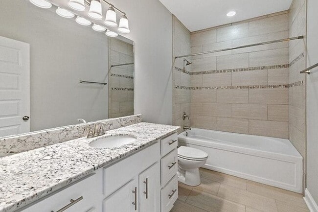 Building Photo - 1220 Pithon St