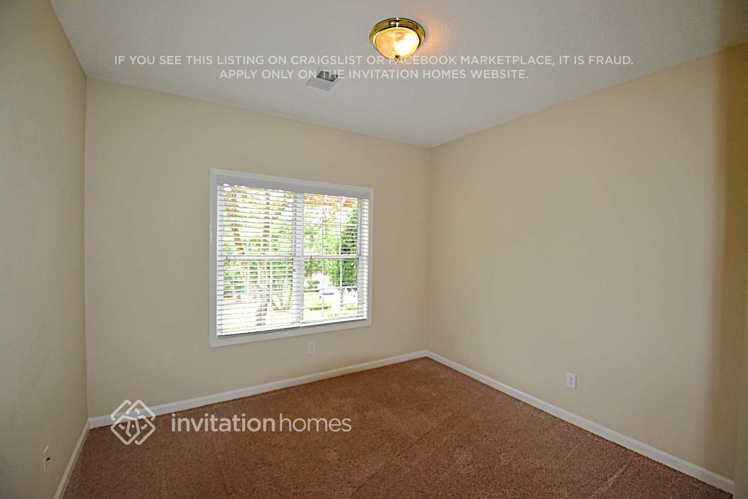 Building Photo - 960 Soaring Dr NE