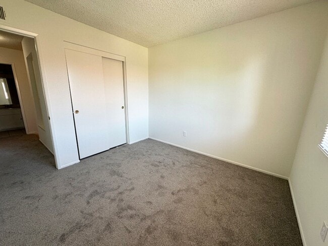 Building Photo - 3 Bdrm/2.5 Bath in Criterion Townhomes Com...