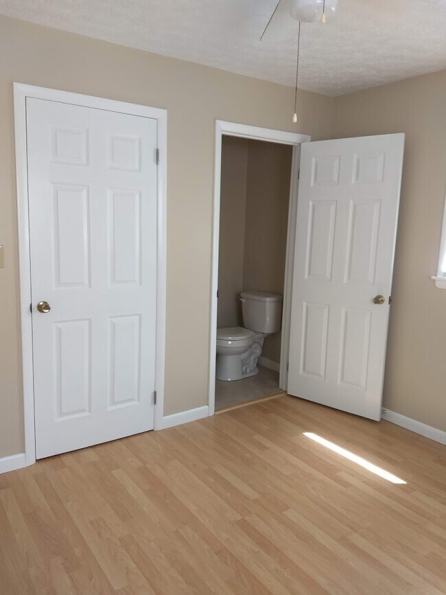 Building Photo - 137 Prentice St