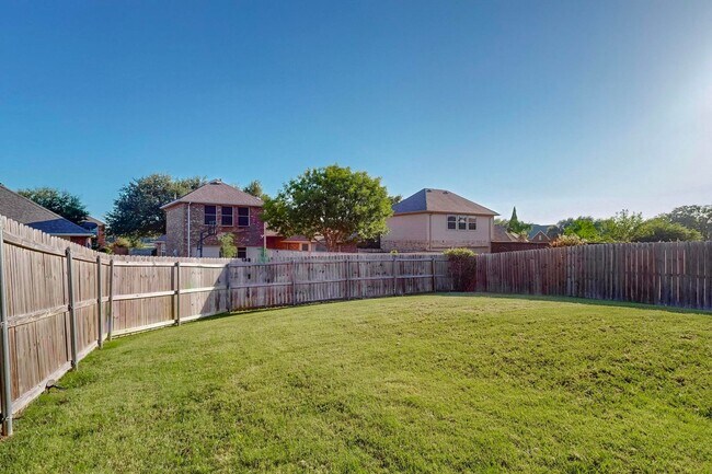 Building Photo - Spacious & Stylish Home in Quail Run-North...