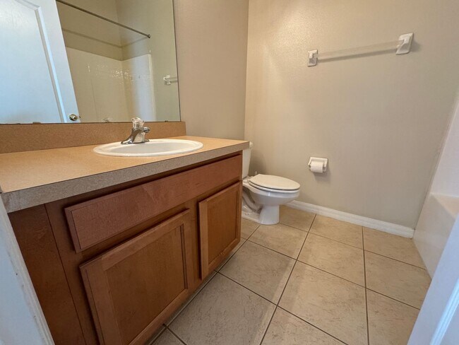 Building Photo - Beautiful 3/2 home near Lake Nona ~ Fenced In Yard ~ LVP & Tile Flooring ~ Community Pool!