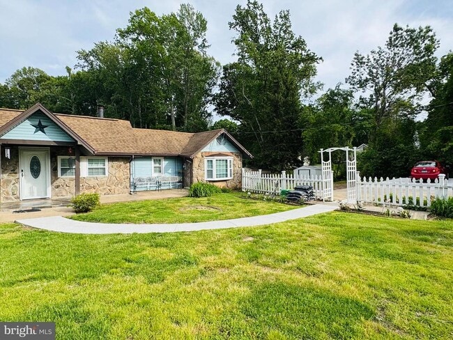 Building Photo - 6703 Token Valley Rd