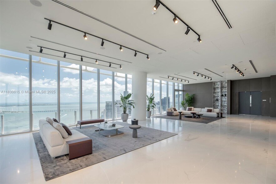 Building Photo - 300 Biscayne Boulevard Way