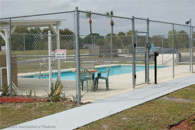 Building Photo - 307 Golf Villas Ct NW