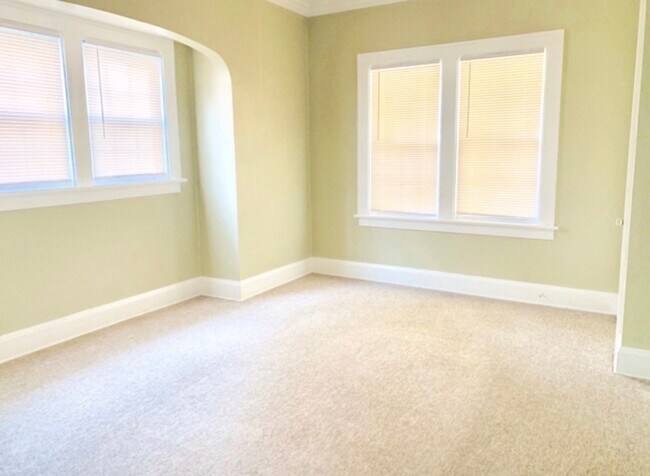 Building Photo - 3 Bed 1 Bath