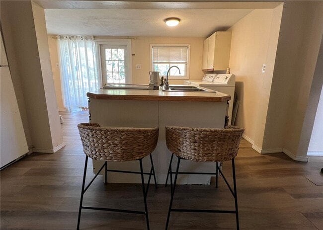 Building Photo - 404 Perry St