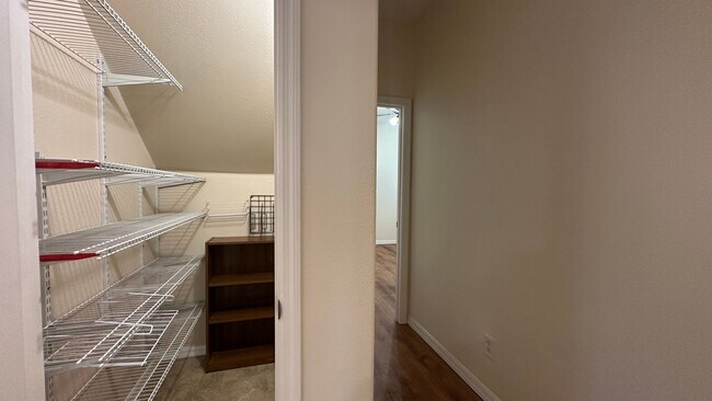 Building Photo - 1653 Cherry Ridge Dr