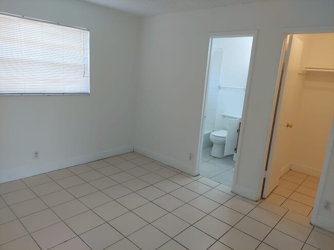 Building Photo - One bedroom for Rent in Pompano Beach