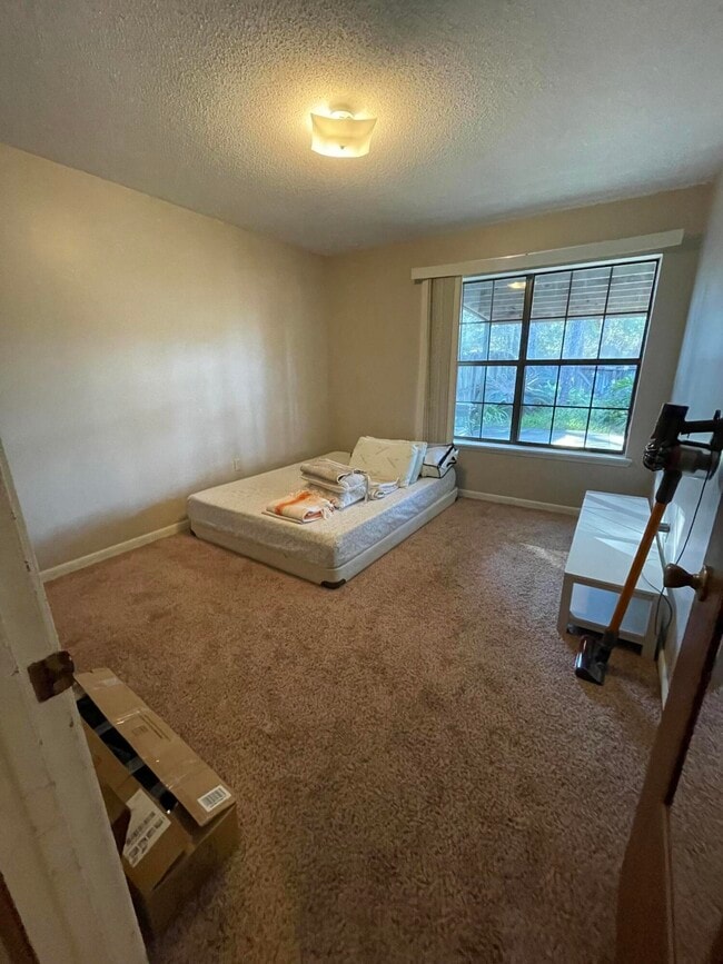 Building Photo - 1008 Pineview Blvd