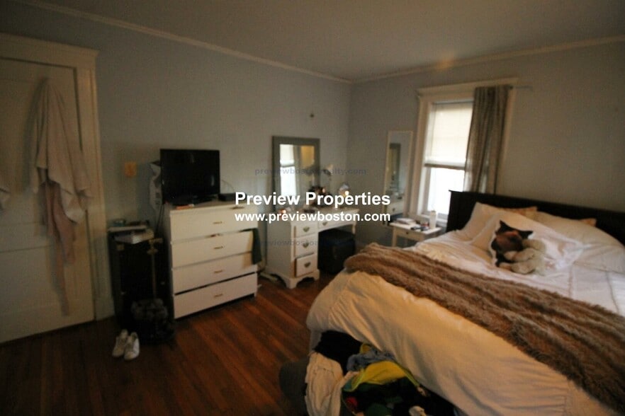 Building Photo - 169 Winchester St