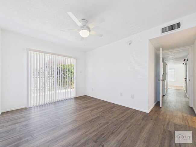 Building Photo - Single Family Home Available Now!