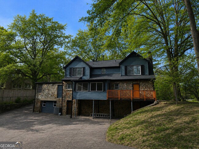 Building Photo - 1114 Fayetteville Rd SE