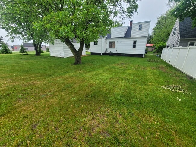 Building Photo - 137 Kingston Rd