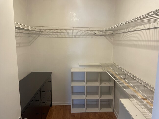 Building Photo - 980 Manati Ave