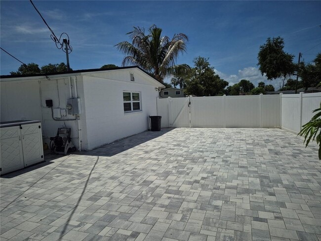 Building Photo - 7709 W Hanna Ave