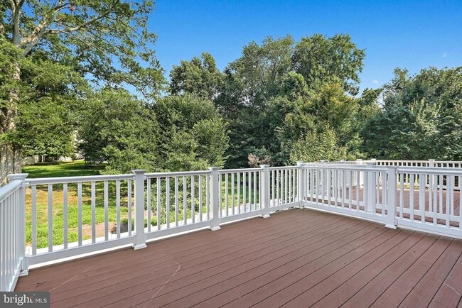 Building Photo - 7425 Willow View Ln