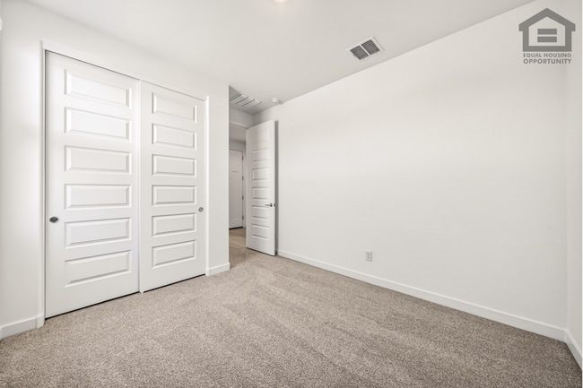 Building Photo - 4Bed/3Bath House at Thomas Rd/99th Ave! Ready for Immediate Move-In! -- Mother-In-Law Suite W/Pri...