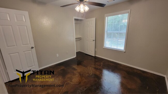 Building Photo - 3bed/ 2 bath home