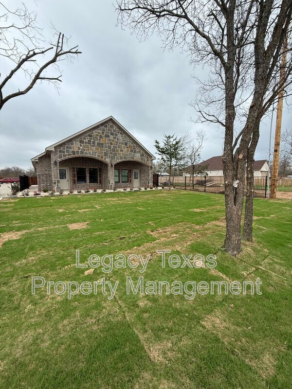 Building Photo - 910 Fuller Ave