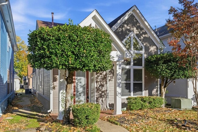 Building Photo - 1198 Island Pl E