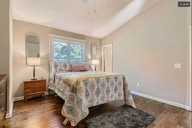Building Photo - 2208 Queen Anne Ct