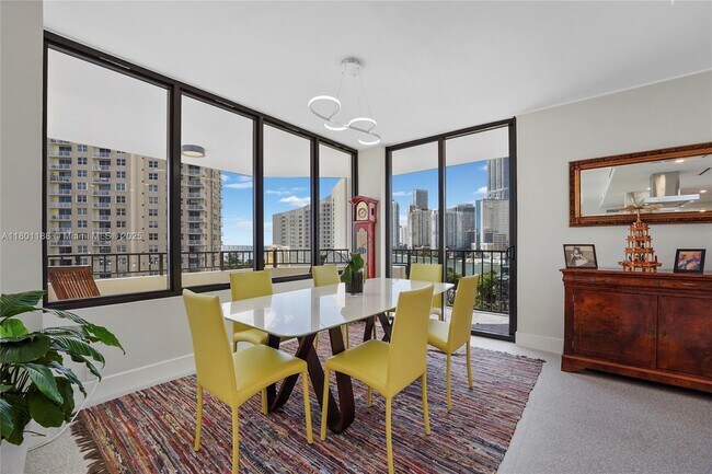Building Photo - 520 Brickell Key Dr