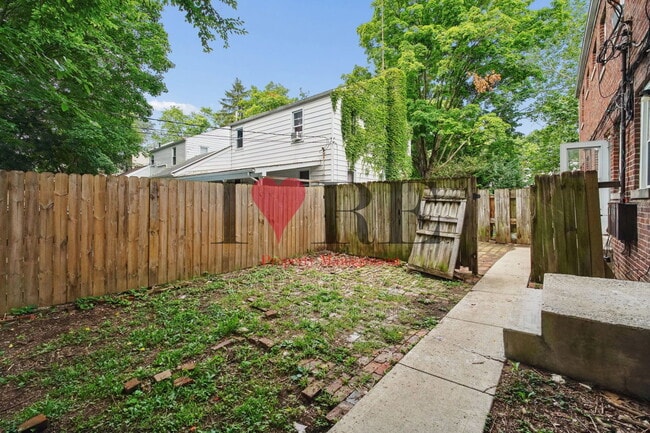Building Photo - 338 S Chase Ave