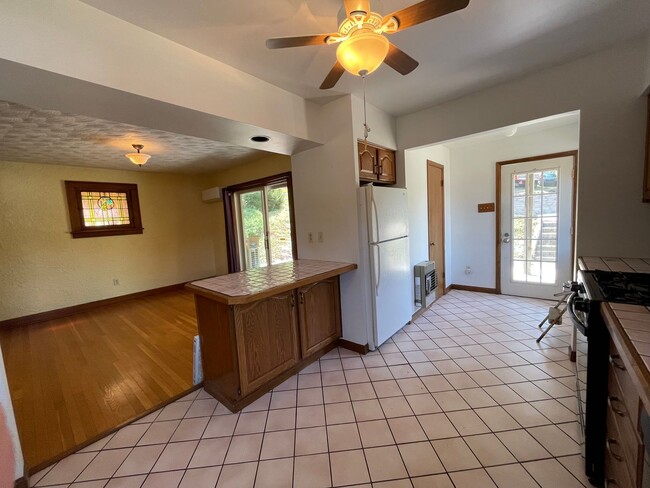Building Photo - Spacious 3 Bedroom Single Family Home with...