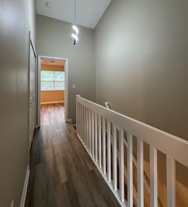 Building Photo - 10165 Forest Landing Dr