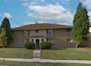 Building Photo - 7711 W Hampton Ave