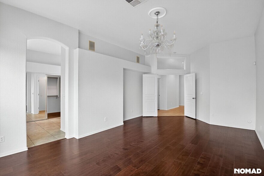 Building Photo - 971 N Santa Anna Pl