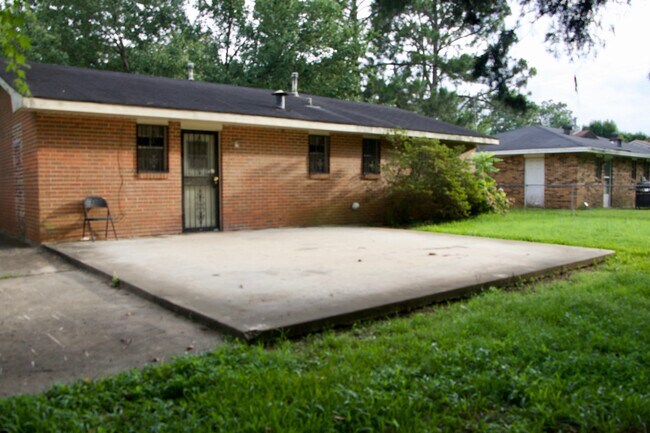 Back View - 523 Woodbrook Dr