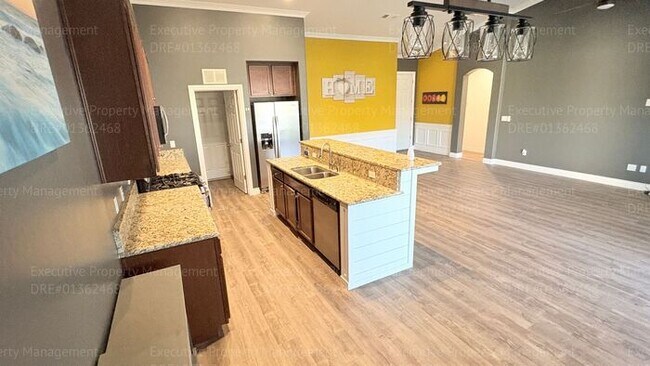 Building Photo - 3 bedroom 2 bathroom home located in a cul- de- sac in a Southwest Bakersfield neighborhood