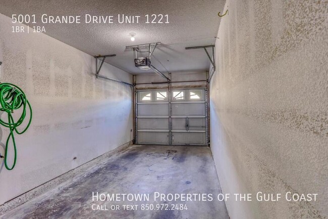 Building Photo - Charming 1-Bedroom Condo with Loft in Pens...