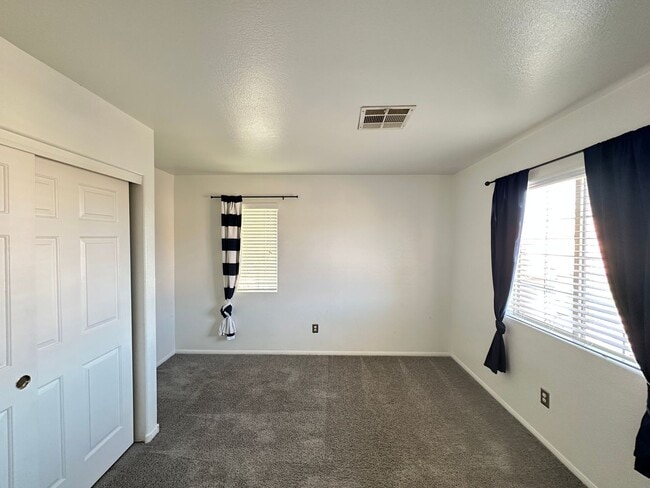 Building Photo - Santa Barbara At Summerlin